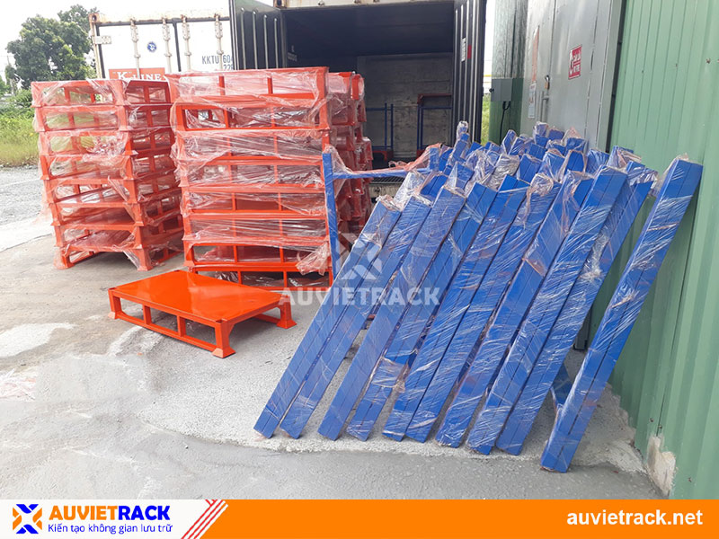 Pallet sắt xếp chồng Âu Việt Rack